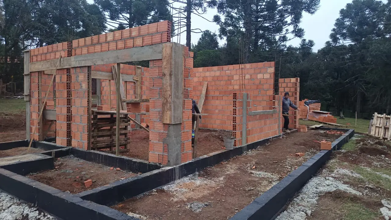 Casa sendo construída pela Peters & Amorim